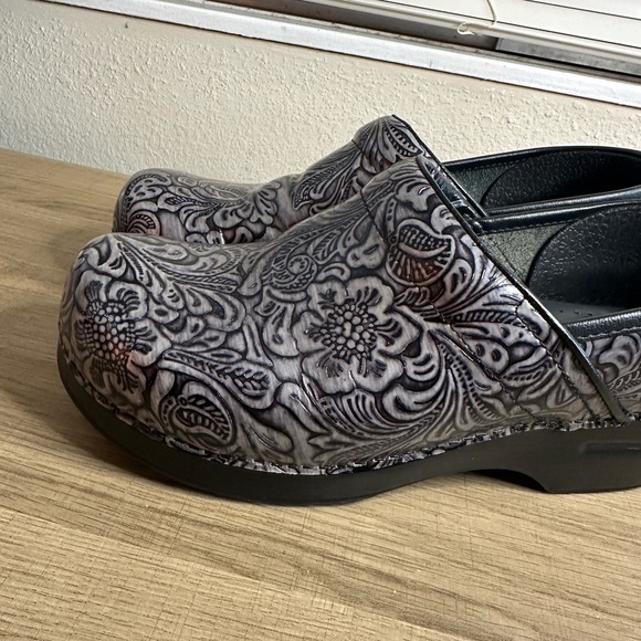 Dansko Professional Slip-On Clogs Color Black Antique Tooled size 9.5 - … - Picture 4 of 11